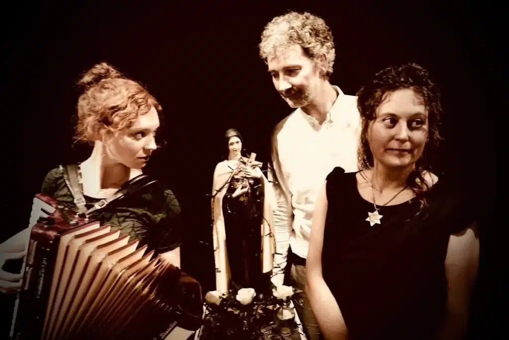 Mireille Vaessen, Martine de Kok en Sam Pasternak brengen een ode aan Édith Piaf en Jacques Brel in Grand Casino Knokke.