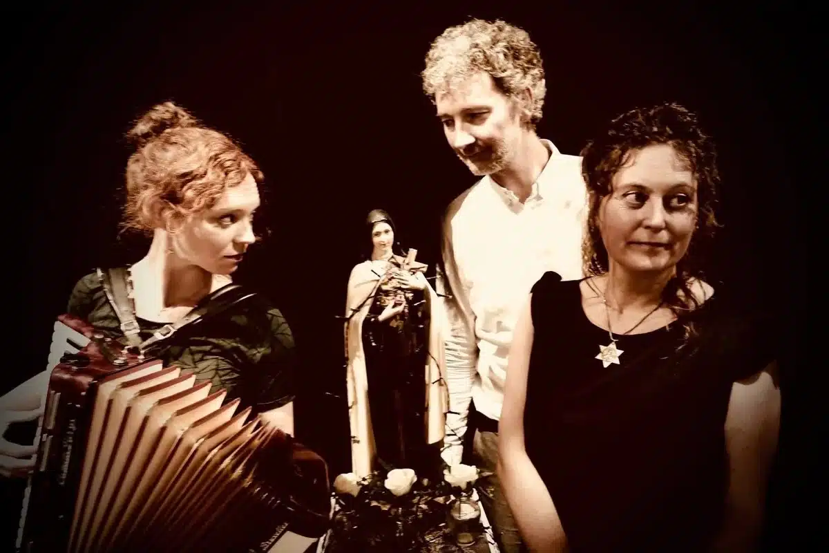 Mireille Vaessen, Martine de Kok en Sam Pasternak brengen een ode aan Édith Piaf en Jacques Brel in Grand Casino Knokke.